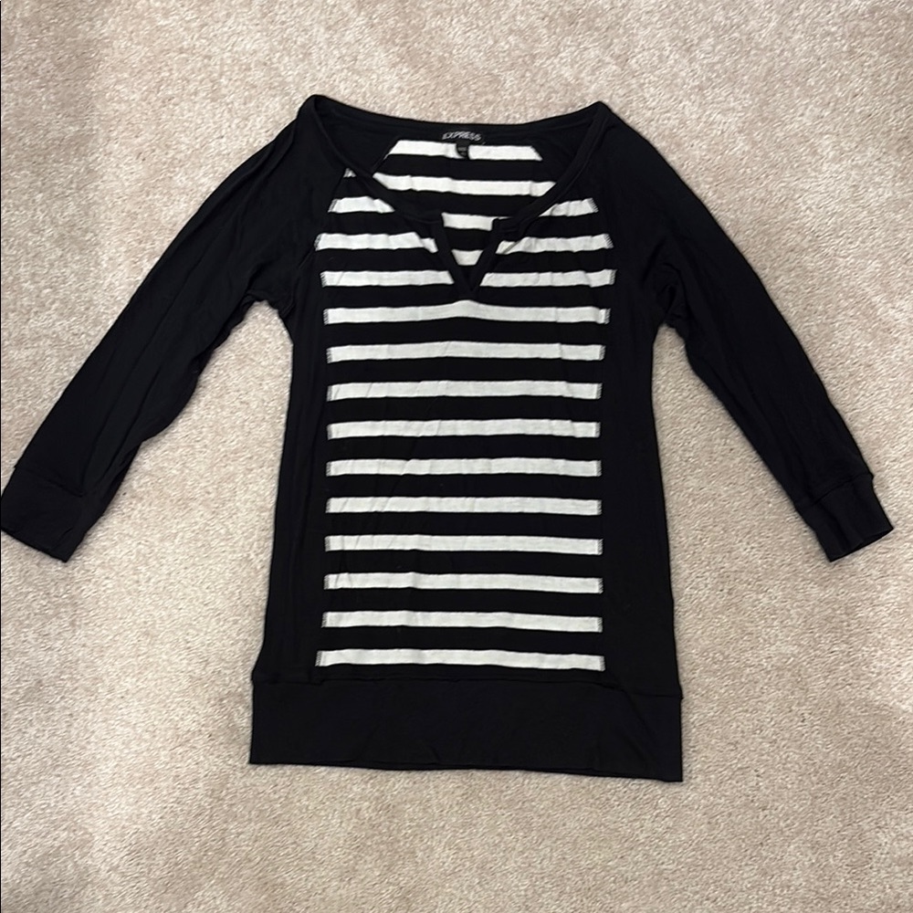 Express Black and White Fitted 3/4 Sleeve Blouse
